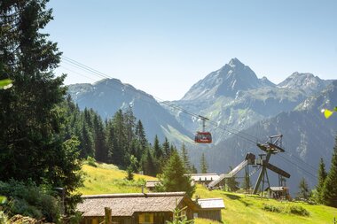 Tafamuntbahn, die gerade den Berg hinauffährt | © Golm Silvretta Lünersee Tourismus GmbH Bregenz, Stefan Kothner
