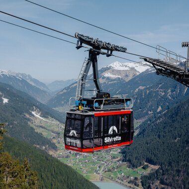 Pendelbahn die gerade den Berg hinauffährt | © Golm Silvretta Lünersee Tourismus GmbH Bregenz, Philipp Schilcher