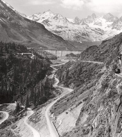 Geschichte Silvretta-Hochalpenstraße | © Golm Silvretta Lünersee Tourismus GmbH Bregenz Bild von den Ursprüngen der Silvretta-Hochalpenstraße in schwarz und weiß | © Golm Silvretta Lünersee Tourismus GmbH Bregenz